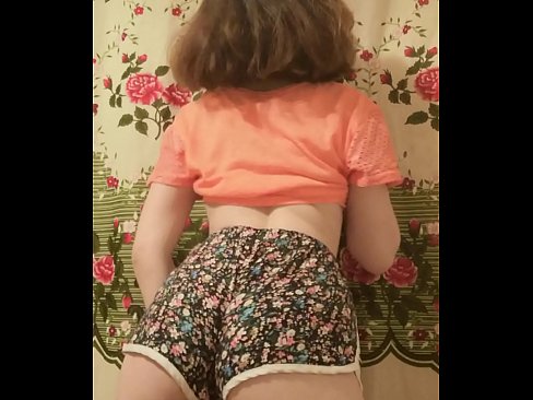 ❤️ Babe żagħżugħa sexy tqaxxir ix-xorts tagħha fuq il-kamera ☑ Porn ta' kwalità f'mt.serviporno.ru ﹏
