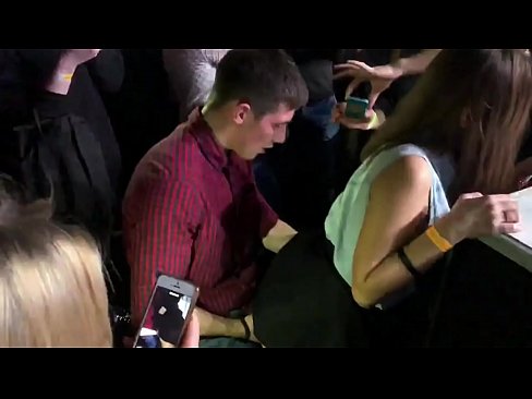 ❤️ Sess reali f'nightclub Russu. Tfajla Russa ta’ 18-il sena fl-anus u l-vaġina fucked f’nightclub ☑ Porn ta' kwalità f'mt.serviporno.ru ﹏